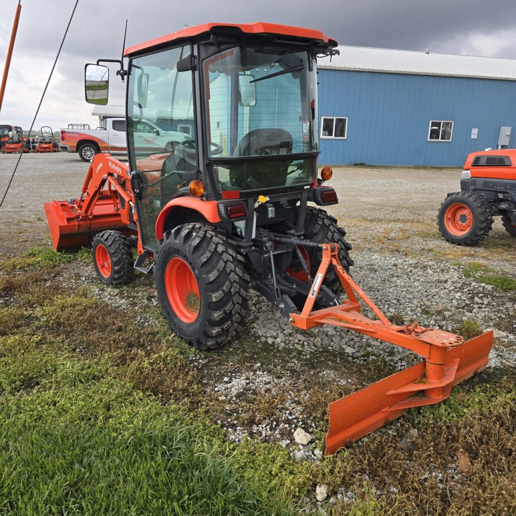Snow Compating 2021 Kubota LX3310 + Snow Blower + Blade – GREG'S MACHINERY
